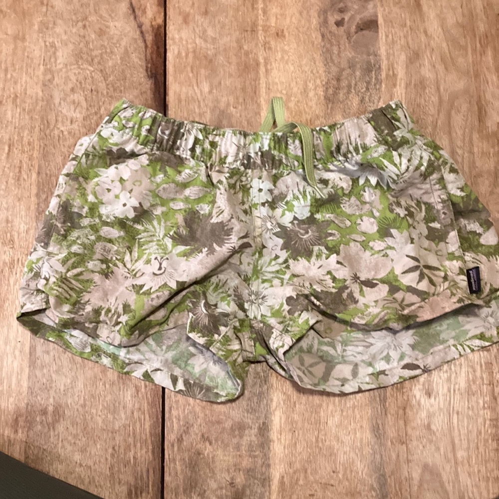 Womens Patagonia barely baggies. Size XS